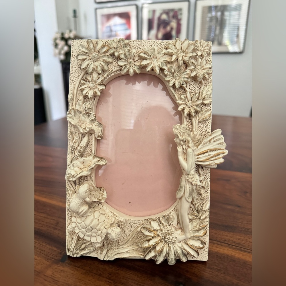 3D Floral Angel Resin Picture Frame Beige 5x7 Vintage Collectible NIB